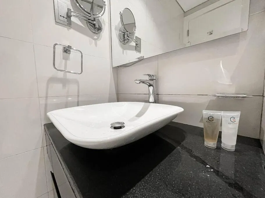Chic Studio Prime Location Dubai - Ezytrac Vacation Homes